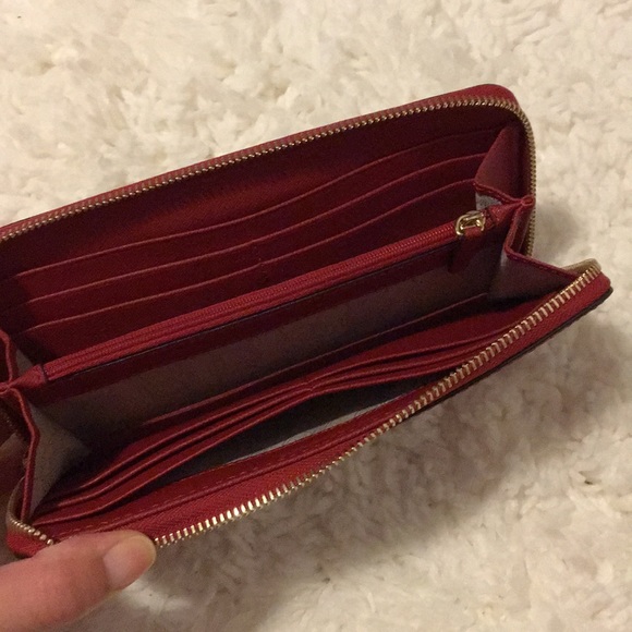 Michael Kors Wallet - Cherry 🍒 - Picture 3 of 5